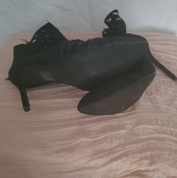 Misguided black booties - Picture 4 of 5